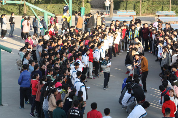 激烈僵持中.JPG 激烈僵持中.JPG