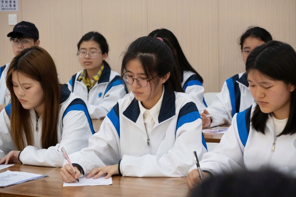 图片二.jpg 图片二.jpg